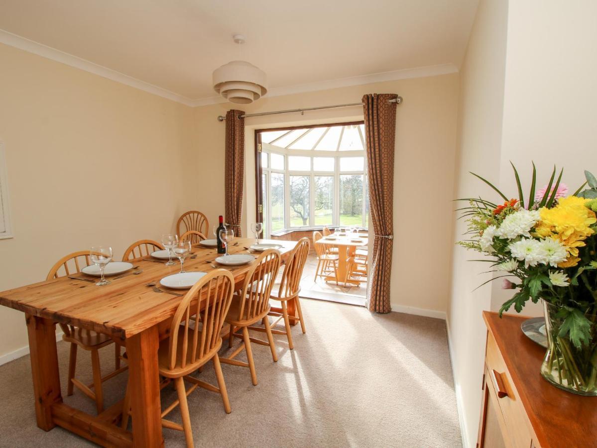 Bicton Lea Villa Acton  Buitenkant foto