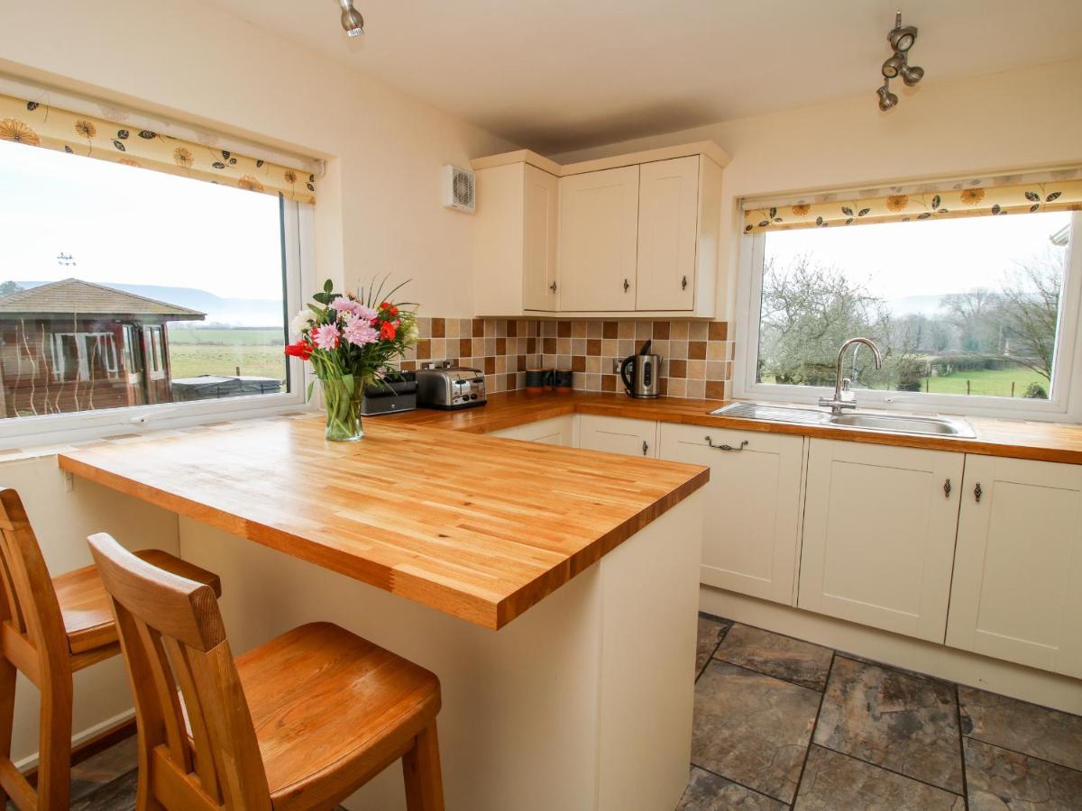 Bicton Lea Villa Acton  Buitenkant foto